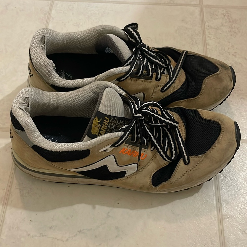 Karhu Synchron Classic Air Cushion USED size US 11 Men’s. (Marzipan edition)